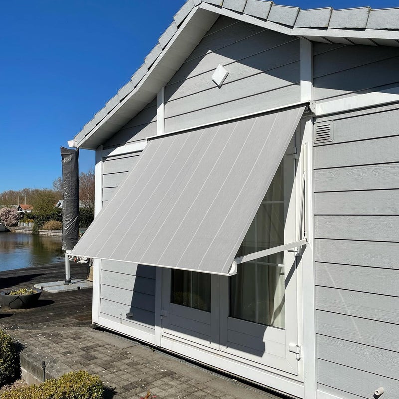 Op uw zonwering voor uw woning chalet of balkon met een uitvalscherm zonnescherm kunt u eigelijk altijd wel uit de voeten, sfeervol en windvast Uitvalschermen blinken uit door de brede inzetbaarheid. Ideaal om de lage zon te weren en dankzij de brede rang