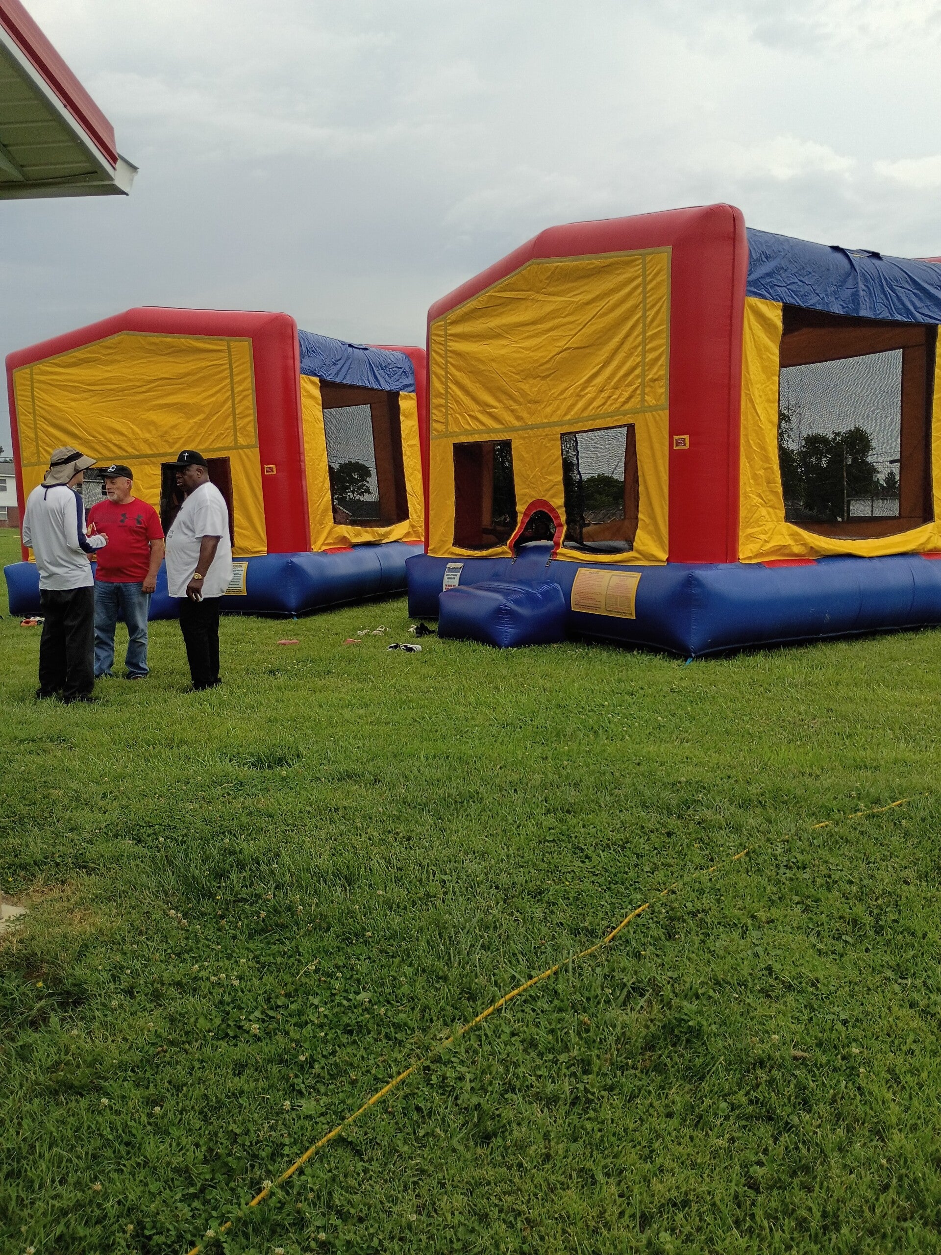 183-bouncy-houes-1-standard-3vx7gn.jpg