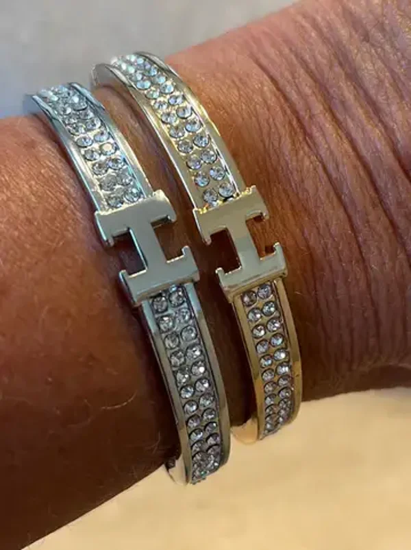 Bracelet H ouvert avec strass