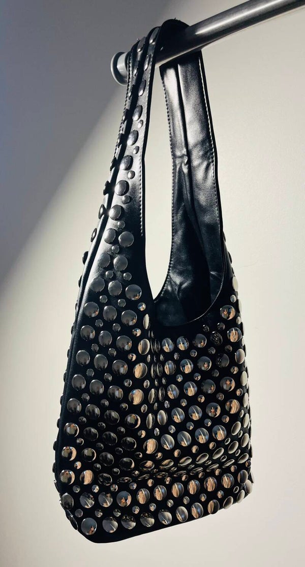 Sac besace noir clouté tendance