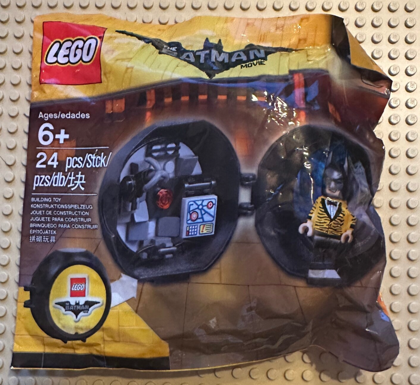 PB. 5004929 Batman Cave Pod