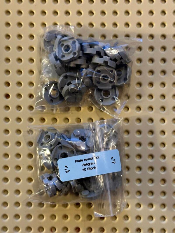 ETN. Plate, Round 2 x 2 with Axle Hole