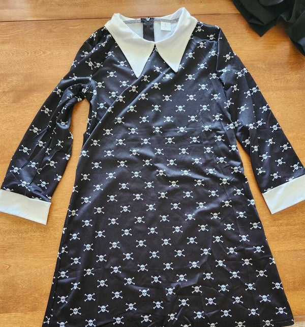 Robe noire et blanche