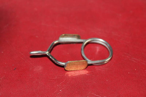 Thumb Plate Hackle Pliers