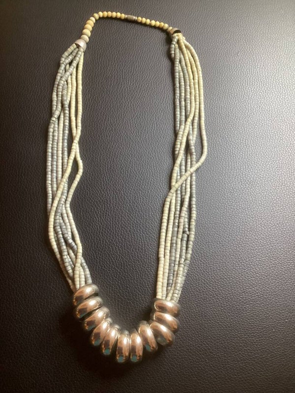 Vintage Statement: The "Show-Stopper" Gold Chain Necklace