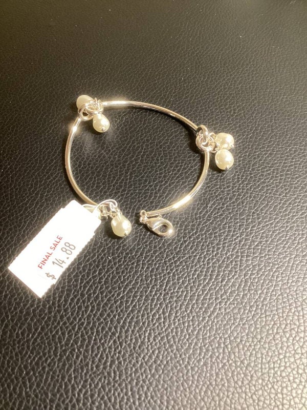 Lustrous Play: The Shimmery Silver & Twin Pearl Bangle