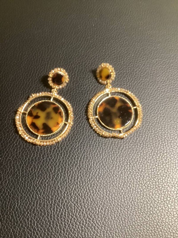 Wild Elegance: Round & Shiny Tiger Print Earrings