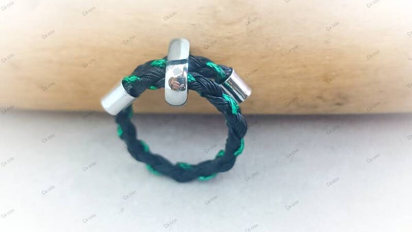 Bague tressée avec perle coulissante