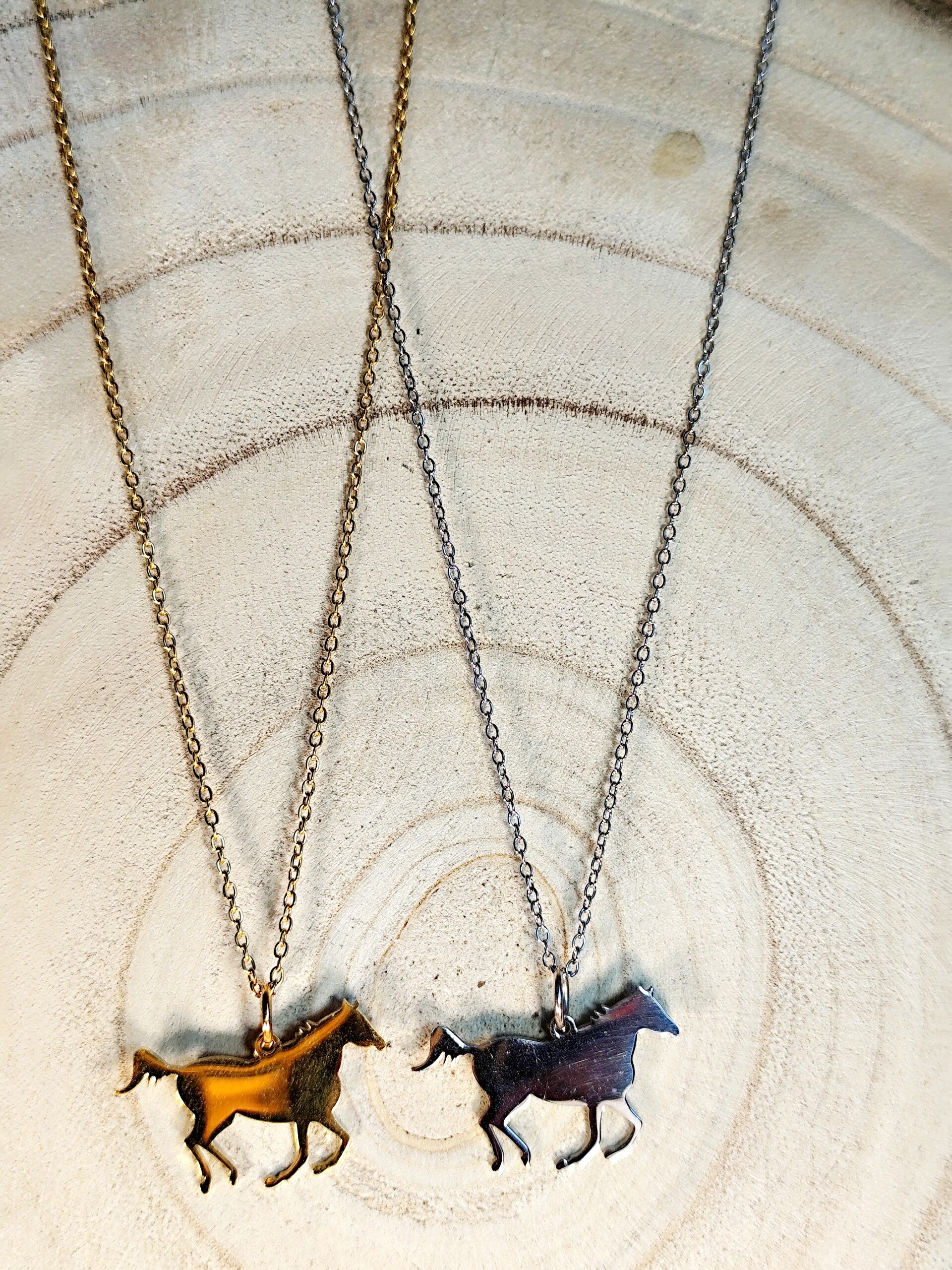 Collier cheval au galop