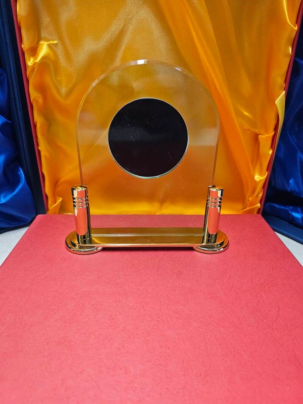 Standing glass award with laser-disc insert