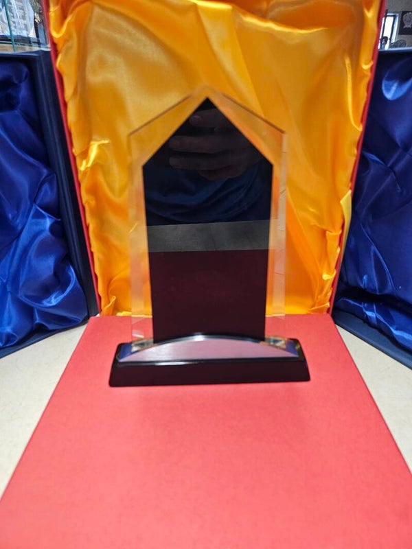 Apex Series Glass Award, Black Piano Finish Base with Silver Aluminum Accent