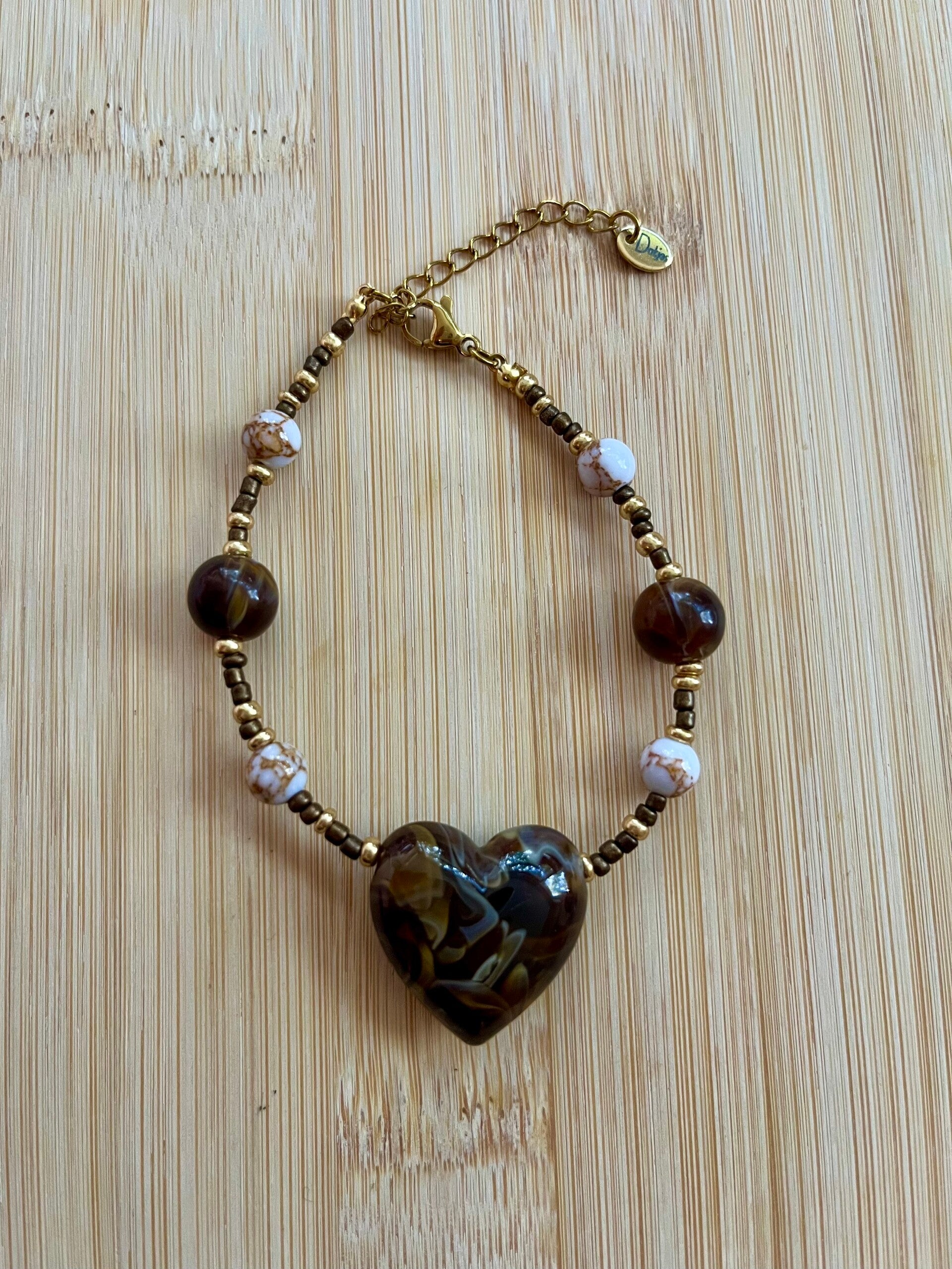 Kralenarmband Fijn Hart bruin/wit