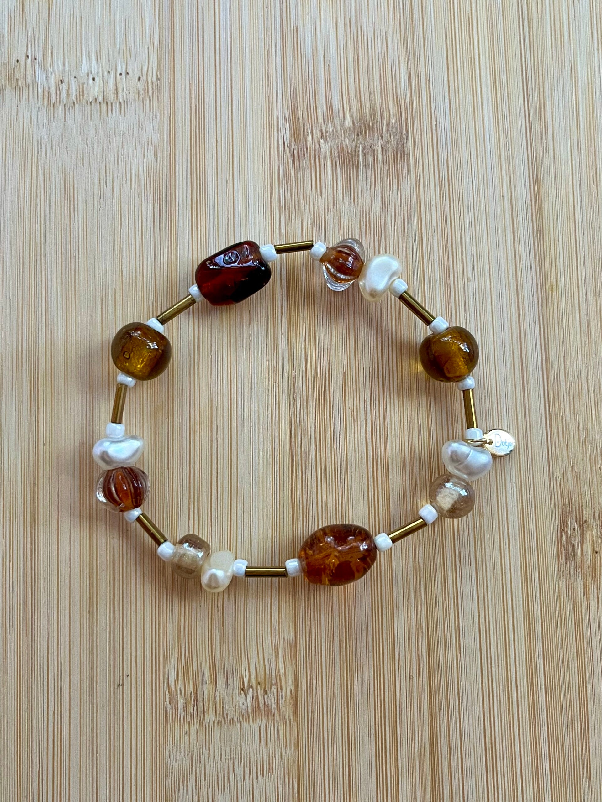 Kralenarmband Medium Glassteen bruin/wit