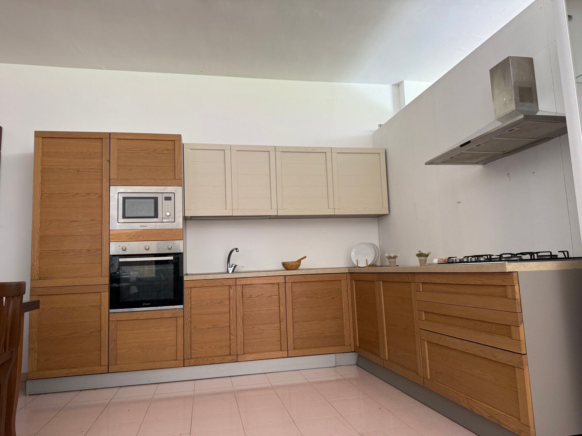 Cucina con ante in legno