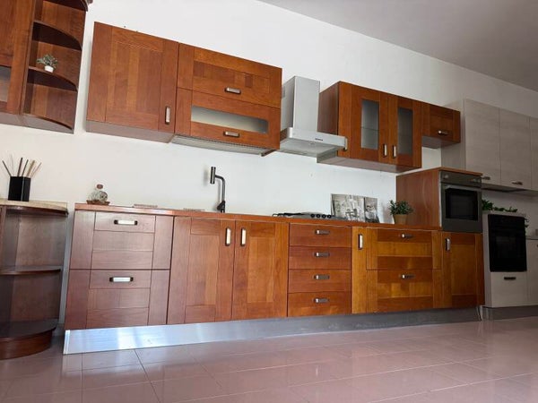 Cucina con ante in legno