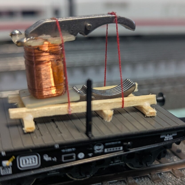 H0 Ladegut Märklin Feldmagnet auf Holzgestell