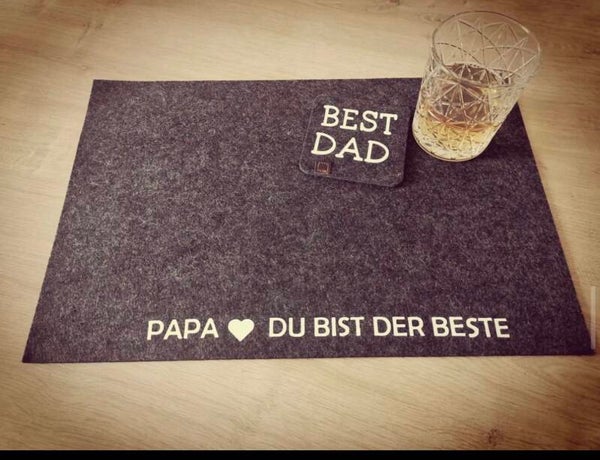 Geschenk für Papa – Filzmatte mit Untersetzer | „Best Dad“ Edition