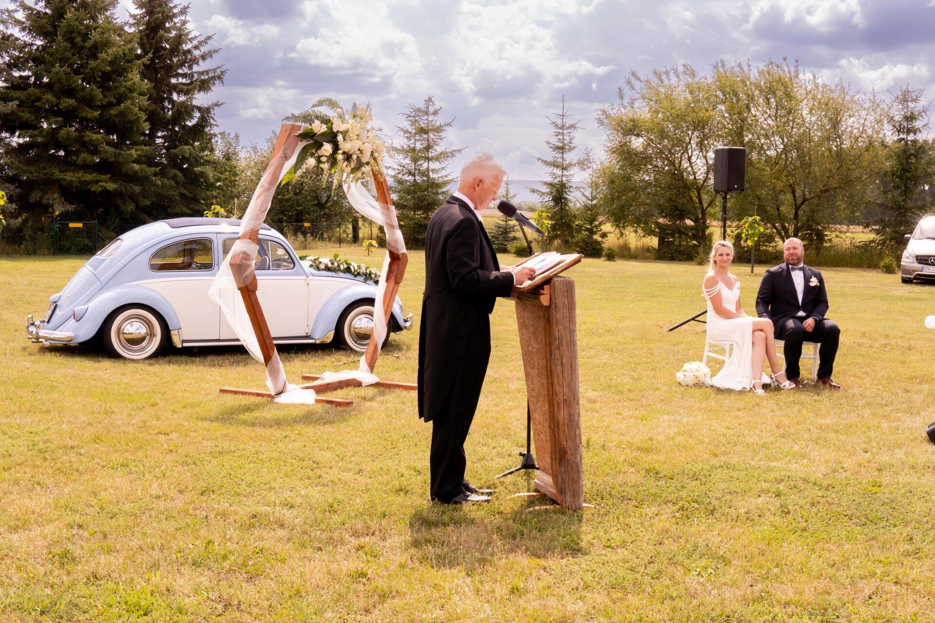 Trauredner Thüringen | Emotionale Traurede mit Gesang von Jörg Hindemith; Foto: Patricia Schnell