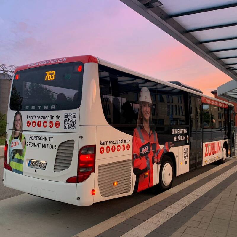 Werbung auf einem Linienbus