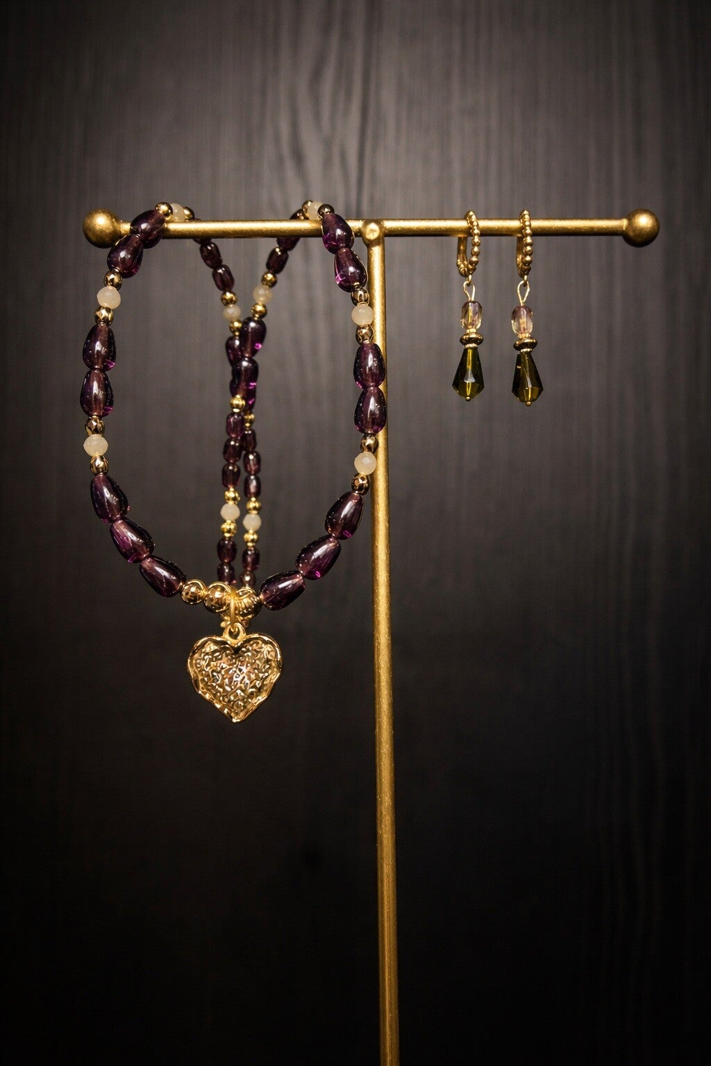 Mooi set van oorbellen en ketting met verguld hartje.