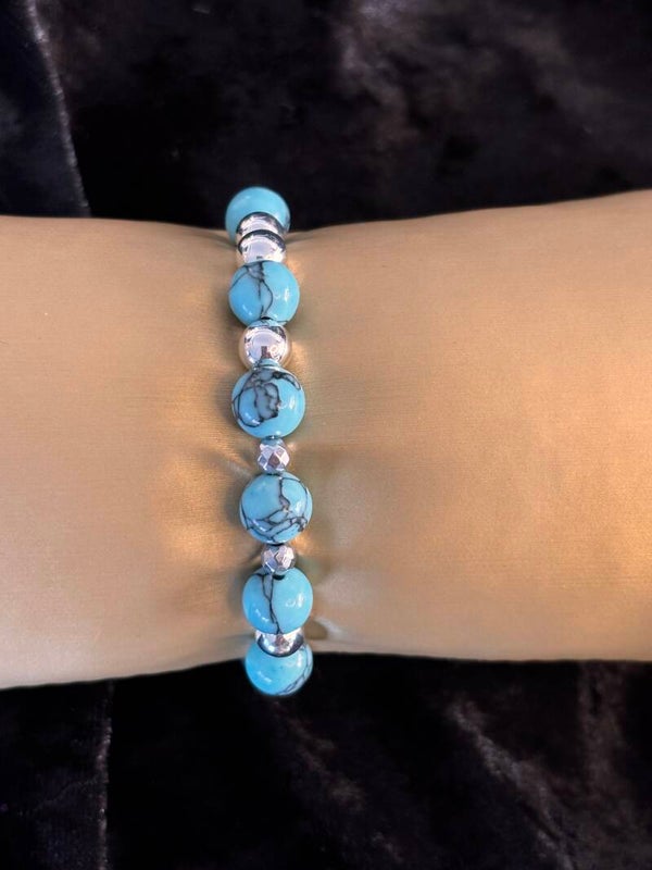 Zomerse set van howliet turquoise bleu. Armband, ketting en oorbellen