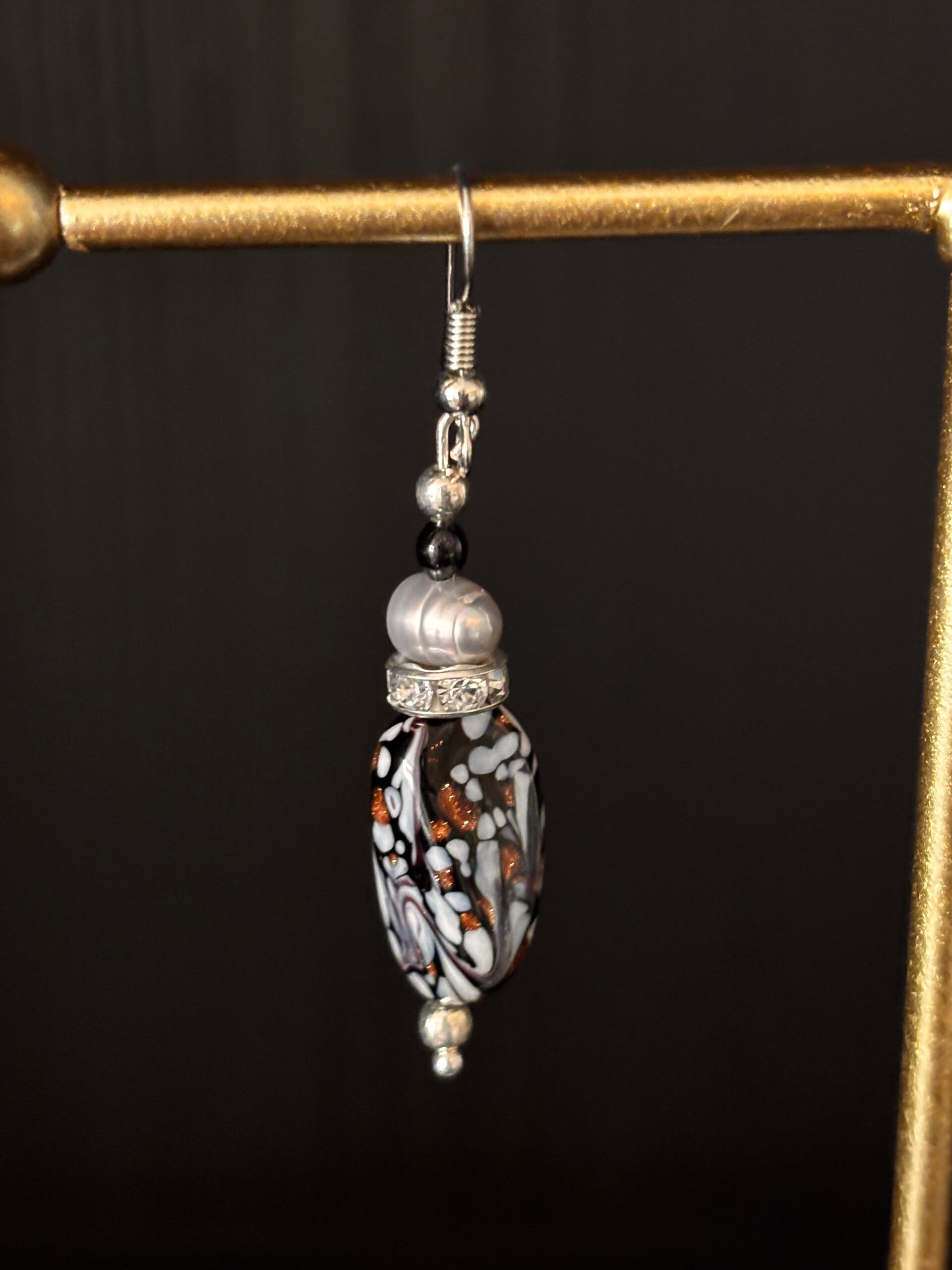 Murano glas oorbellen met grijze parel