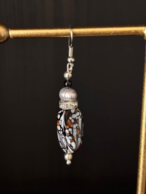 Murano glas oorbellen met grijze parel