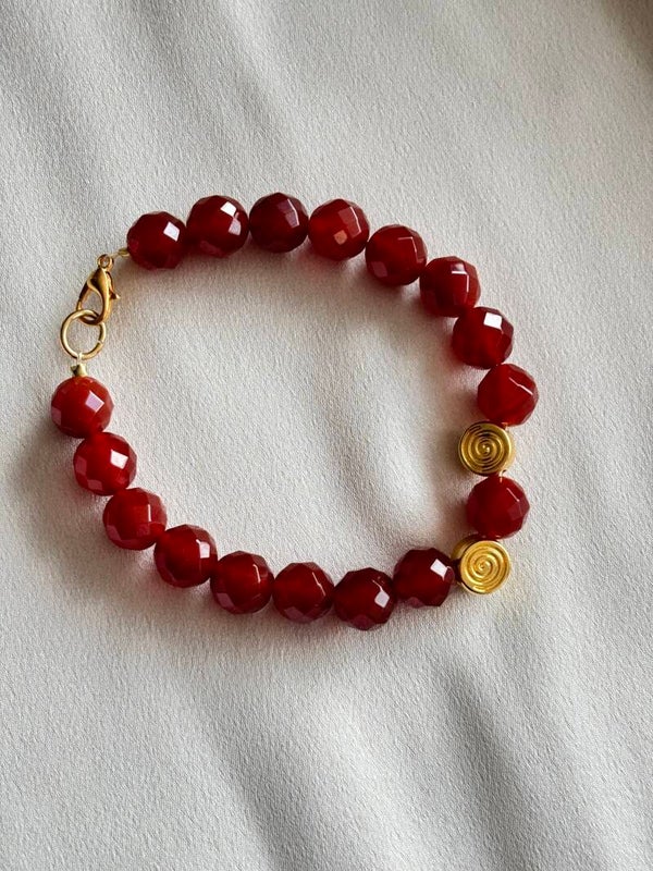 Carneool armband met gouden ronde bedels