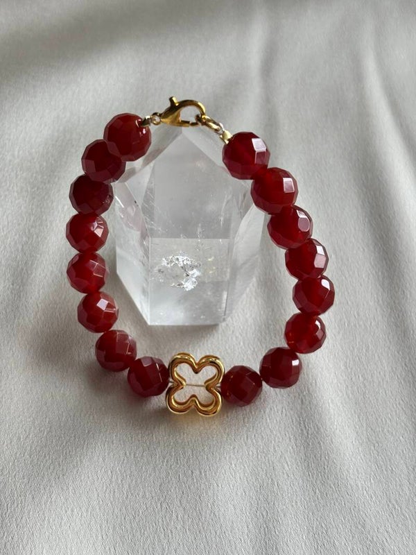 Carneool armband met luxe gouden bedel