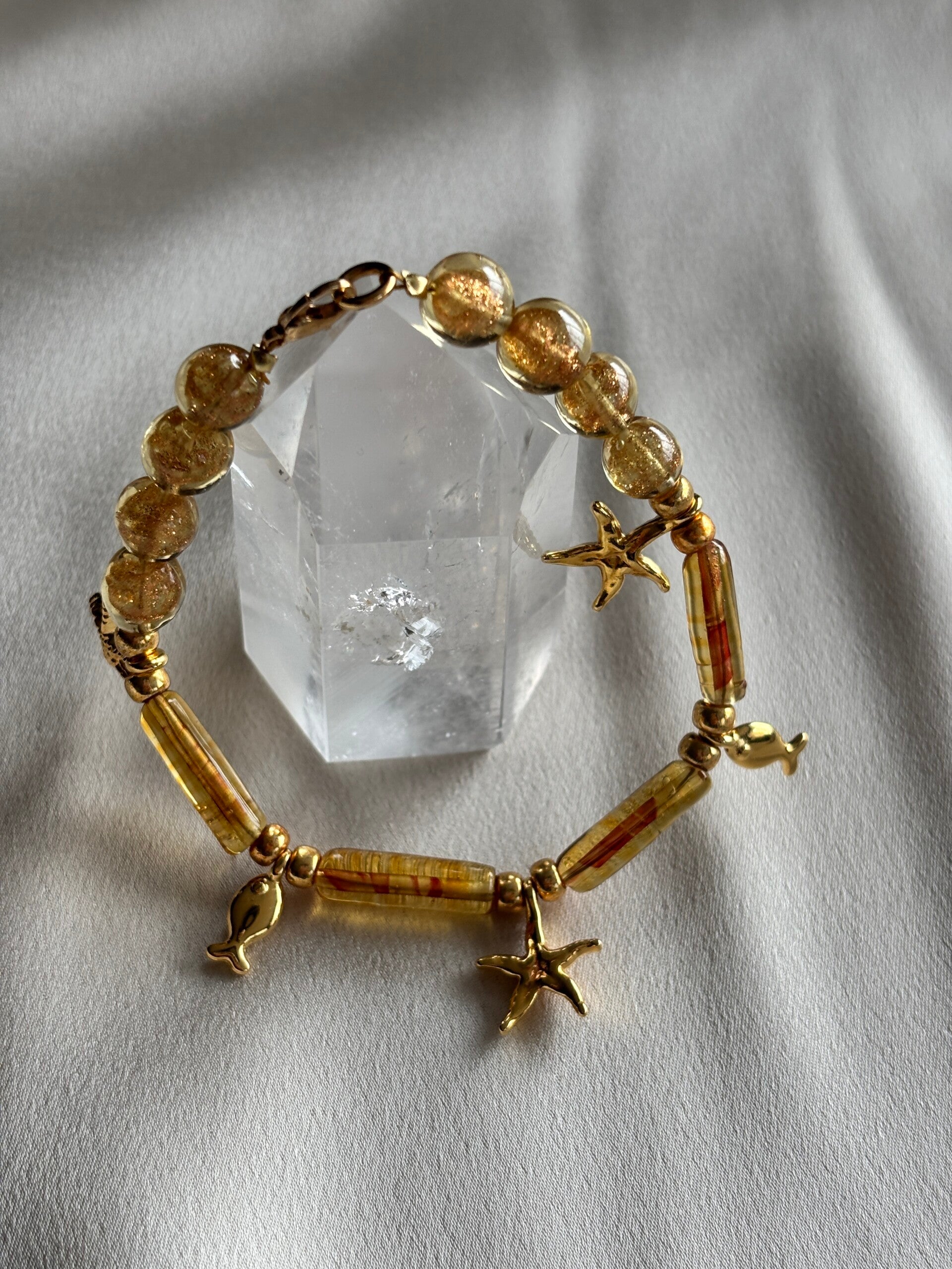 Murano glas armband met gouden bedels