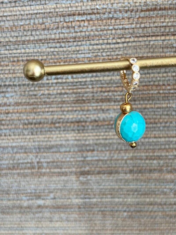Turquoise kralen oorbellen met gouden ringen met Swarovski