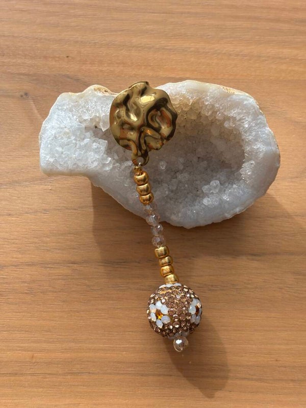 Gouden luxe oorbellen met 18k kralen en een strass kraal in goud/champagne
