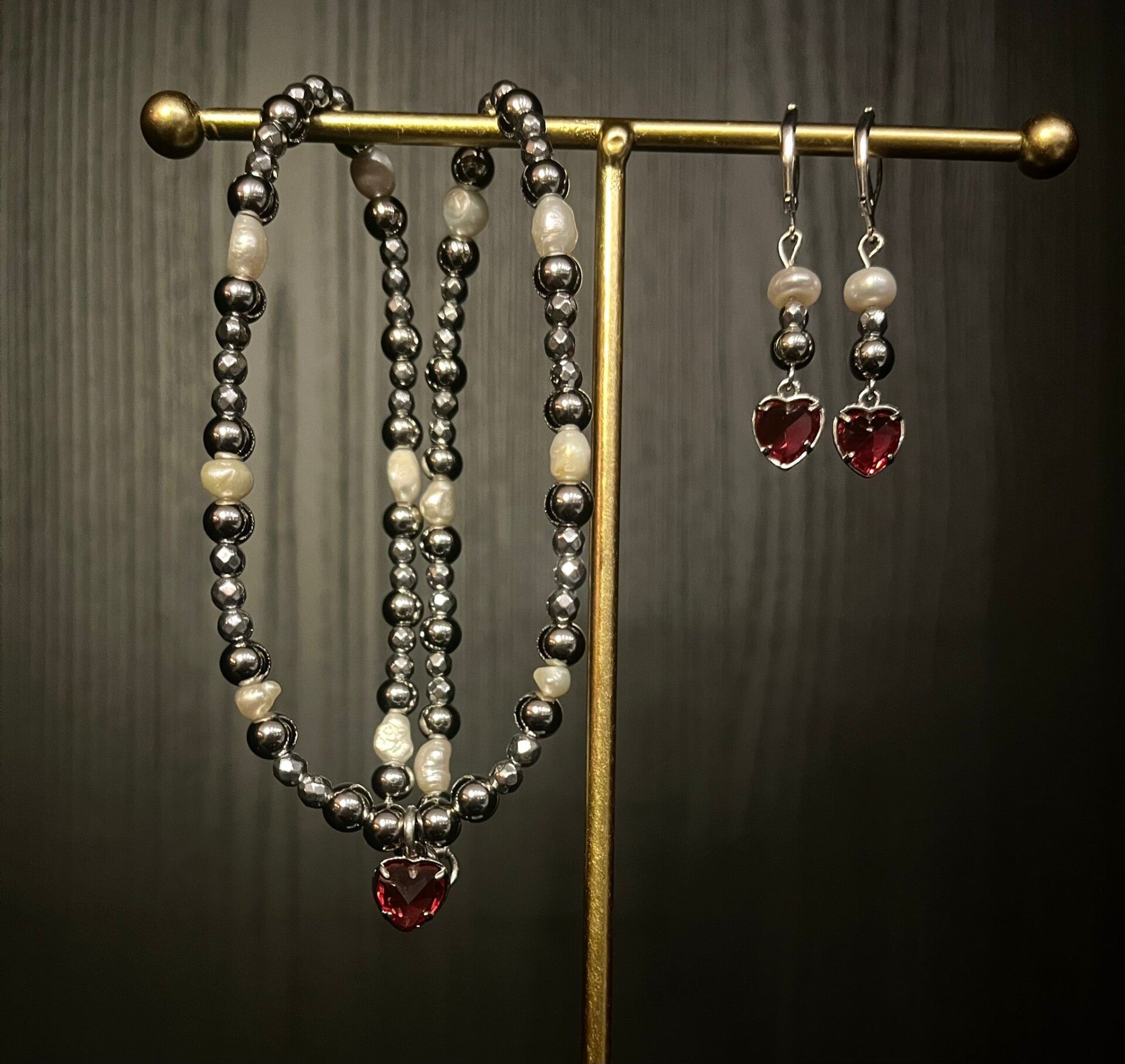 Mooie set die bestaat uit een Ketting en oorbellen.