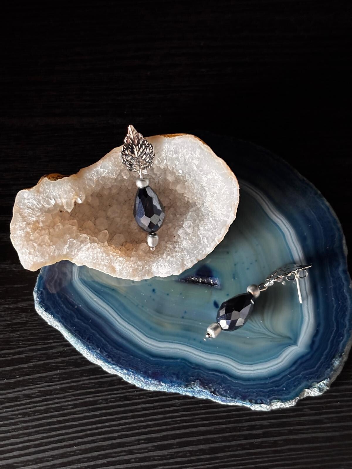 Donkerblauwe facet geslepen druppel (glas) oorbellen