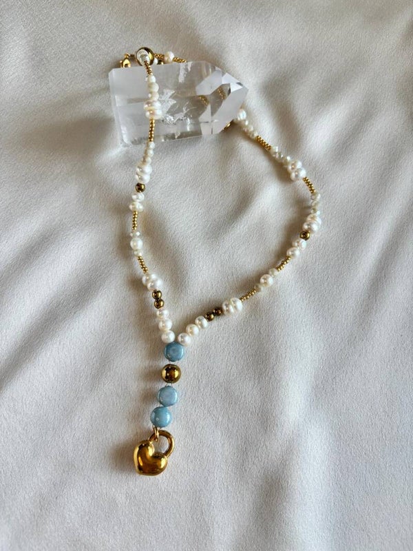 Ketting met verschillende grootte zoetwaterpareltjes en czech kralen en armband