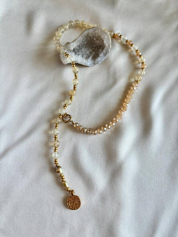 Statement ketting met maansteen, parels, facet kralen en goudkleurige bedel