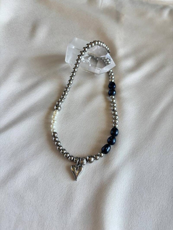 Leuke ketting met zilverkleurige stalen kralen en een zilverkleurig hartje