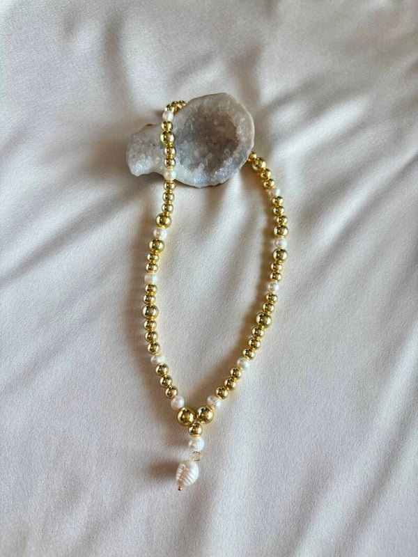 Gouden ketting met parel bedel en zoetwaterparels