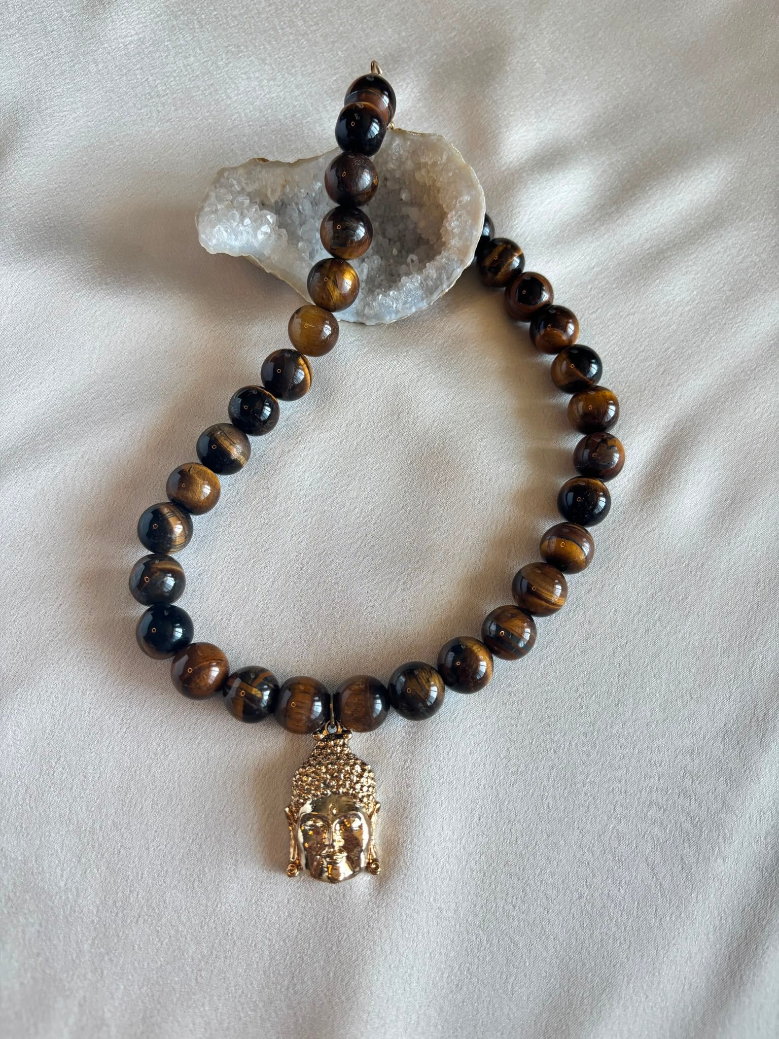 Collier van tijgeroog met Budha bedel