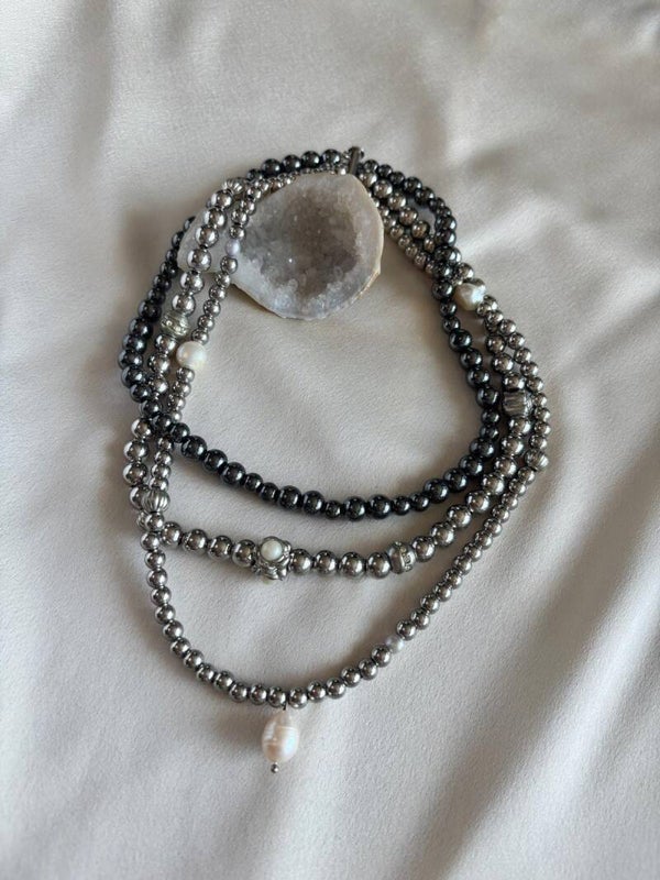 Luxe ketting van hematietkralen en parels