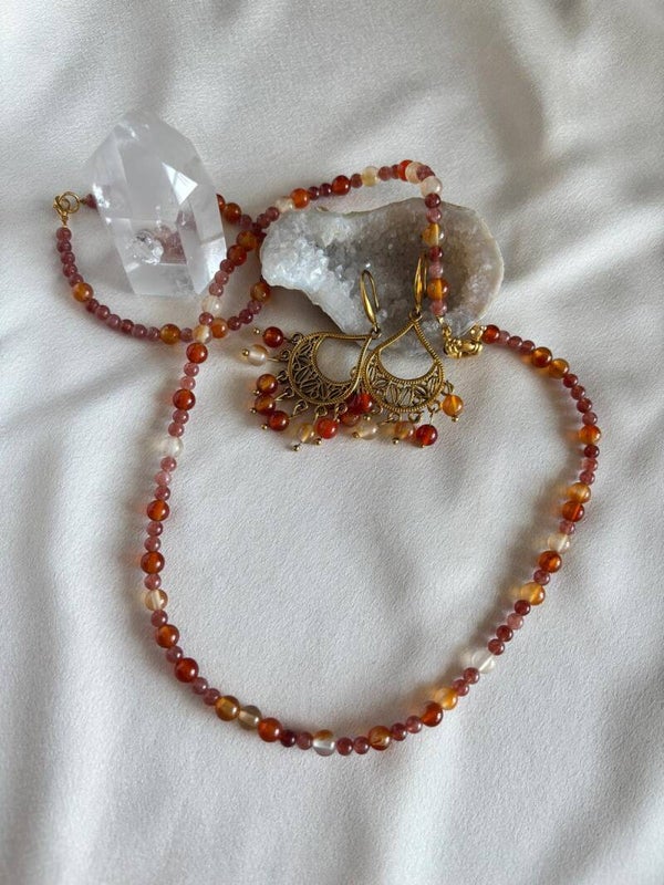 Zomerse ketting, oorbellen en armband van carneool(edelsteen) met boeisluiting