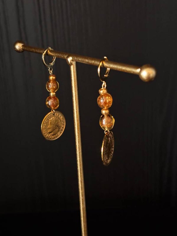 Gouden oorbellen met muntbedel