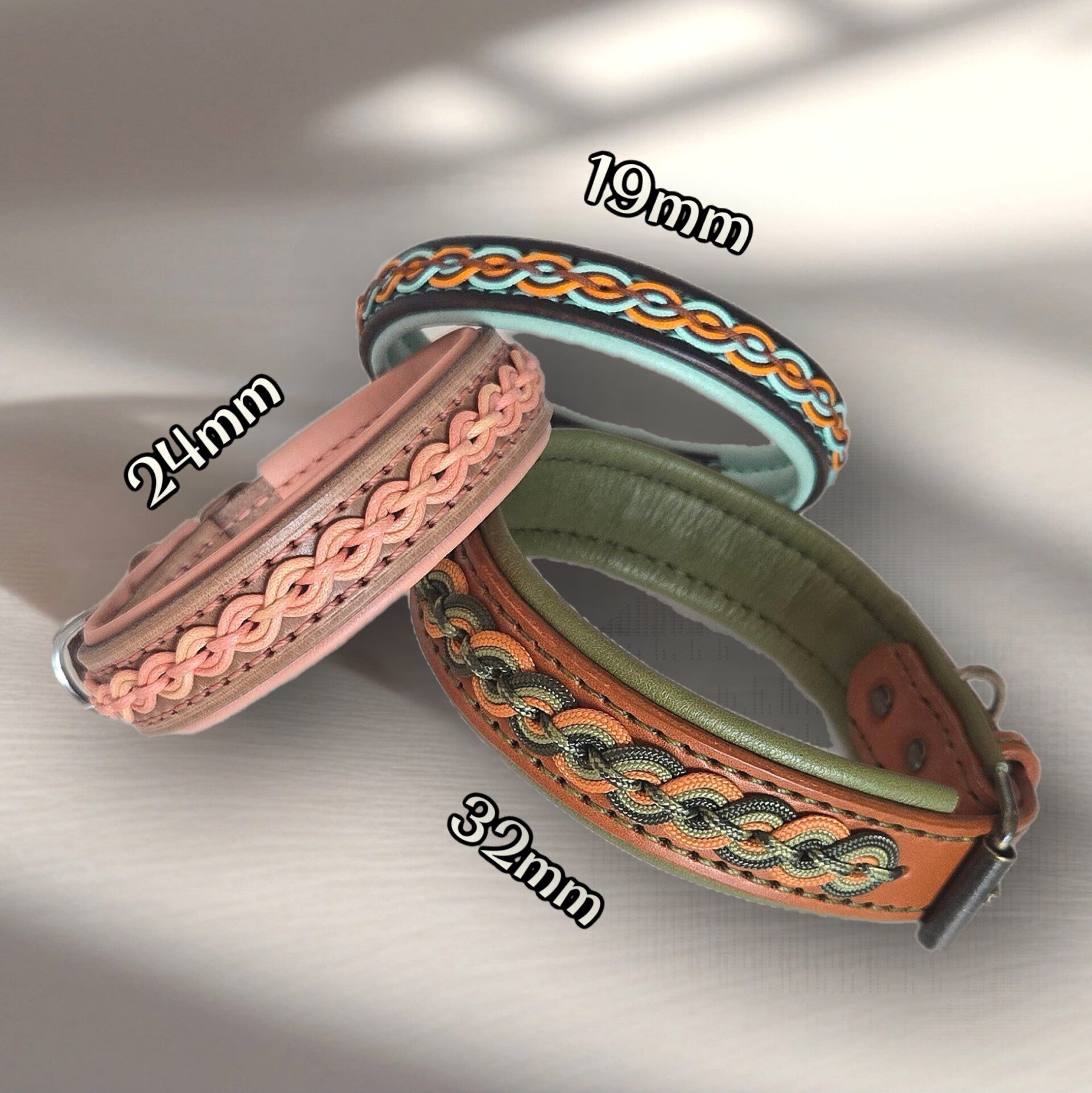 Leather collar in 3 sizes widht