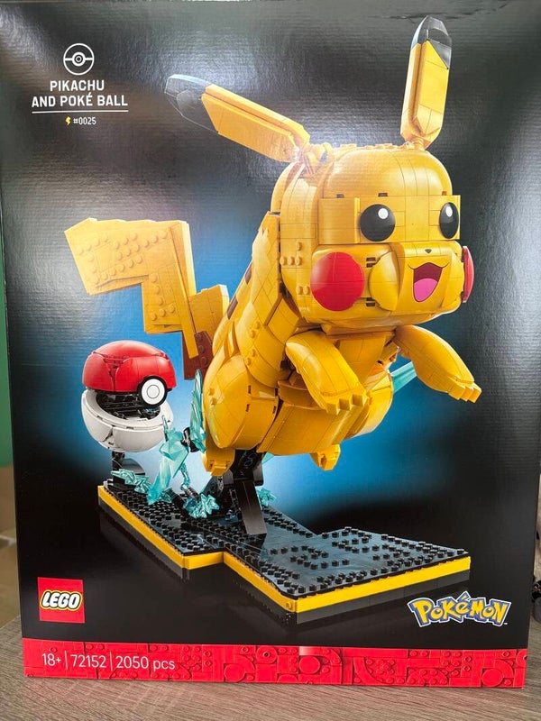 Lego Pickachu and poké ball 72152