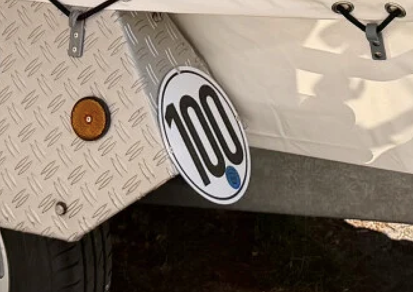 Aluminium plaatje 100-km-sticker