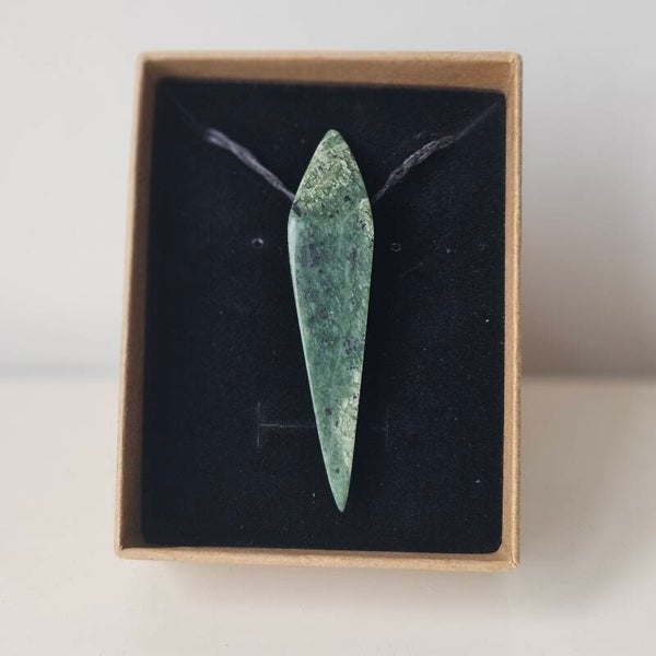 Kokopu pounamu spike necklace