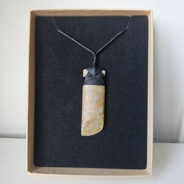 Handmade Putiputi Pounamu NZ Nephrite Jade Hei Toki necklace 7cm
