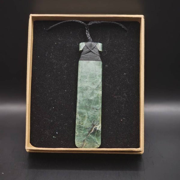 Stunning Large handmade Inanga Pounamu Pendant 10cm long