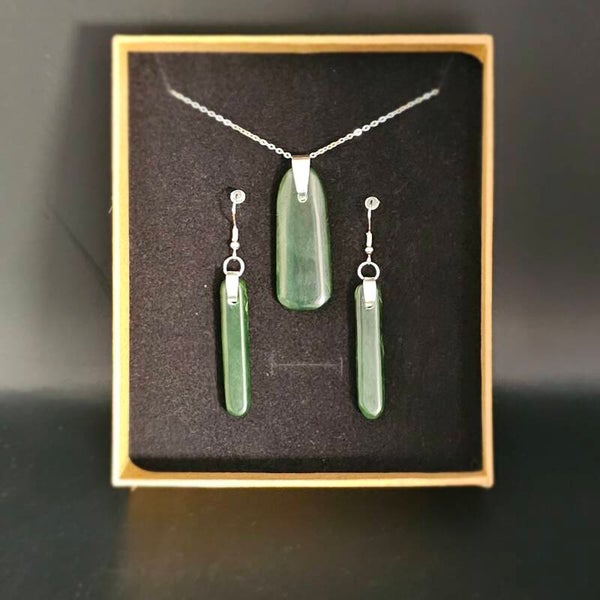Beautiful Marsden flower Jade (putiputi)3 piece set on Sterling silver