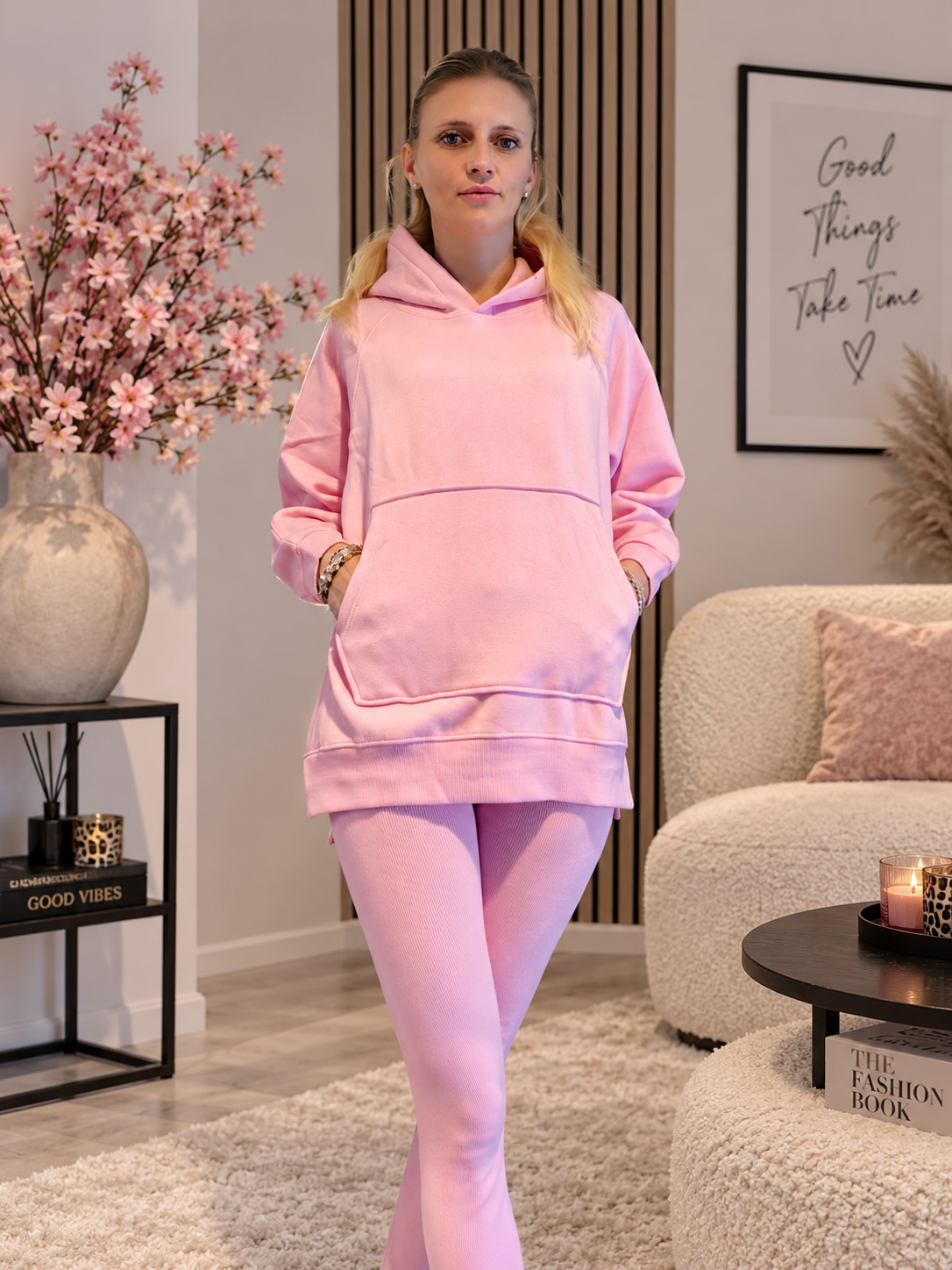 Kayla roze met hoodie
